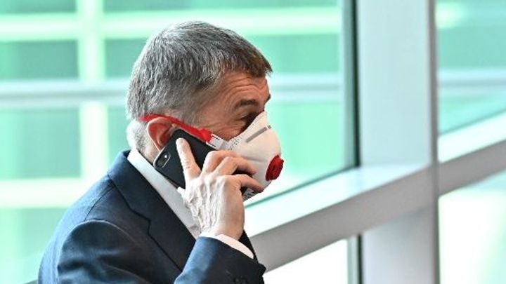 Babiš by měl odstoupit, nebo přestat brát dotace, doporučuje výbor europarlamentu