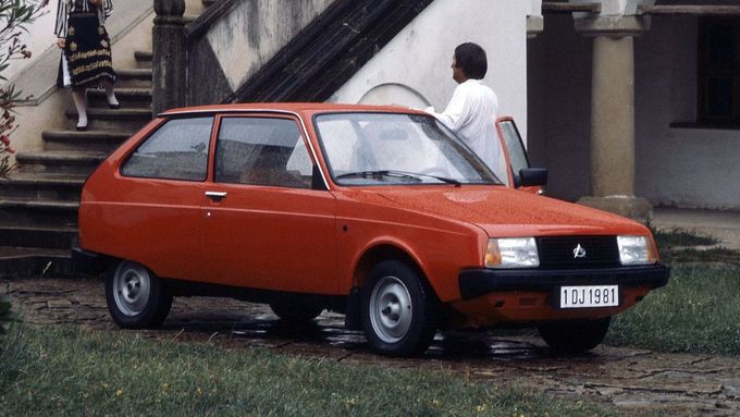 Rumunský Oltcit nebyl moc dobré auto, koupit se ale v roce 1989 dal.