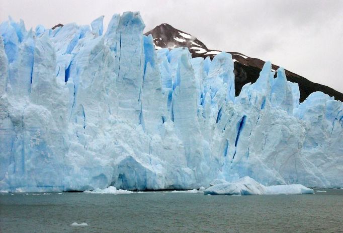 Pohled na jeden z cípů ledovce Perito Moreno na jihu Patagonie.