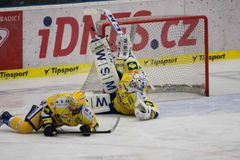 Zlín zase prohrál, Třinec si s Vítkovicemi upevnil vedení
