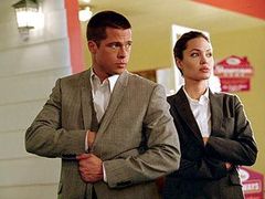 Brad Pitt a Angelina Jolieová jako pan a paní Smithovi