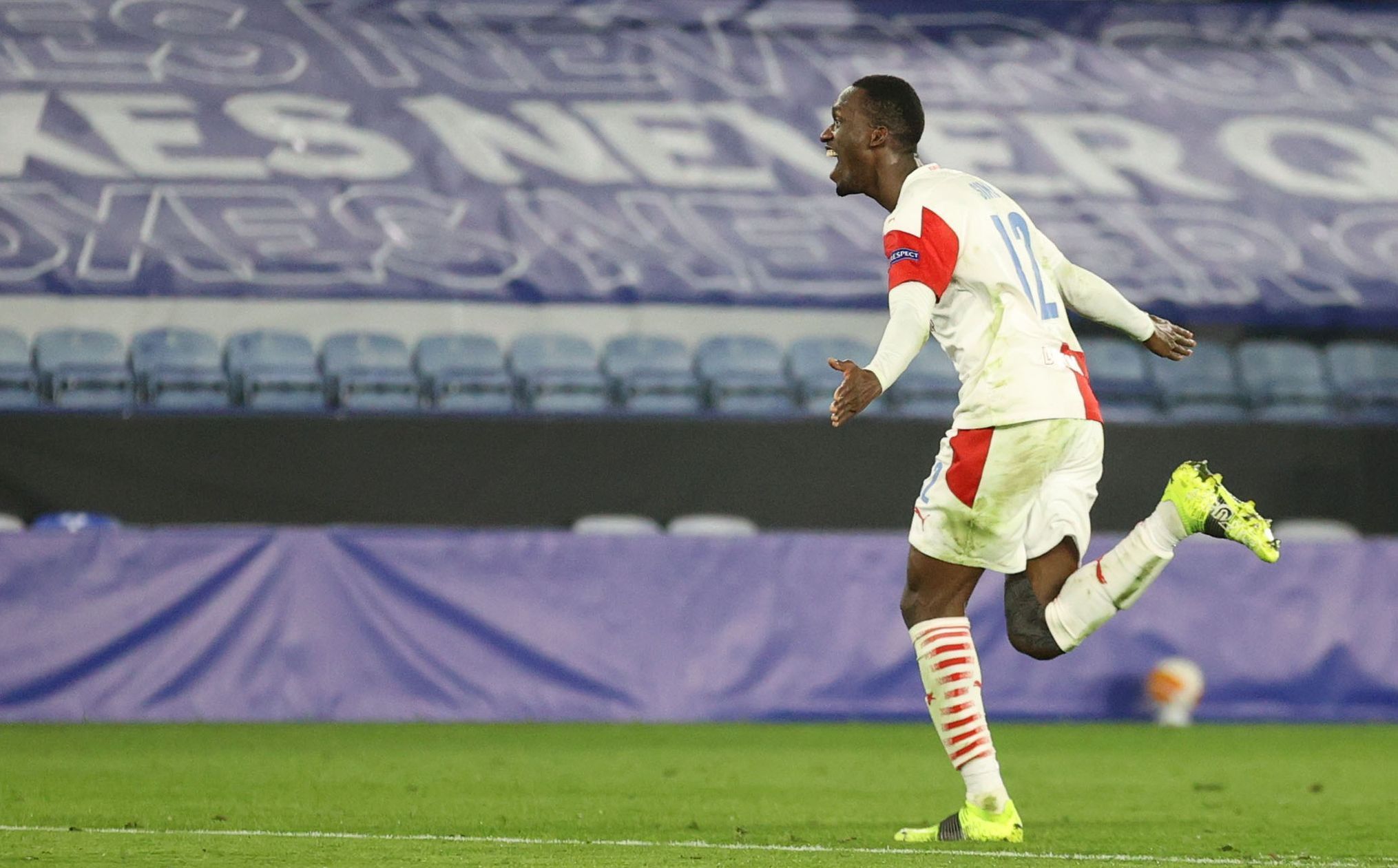 Abdallah Sima slaví gól v odvetě  2. kola Evropské ligy Leicester  - Slavia