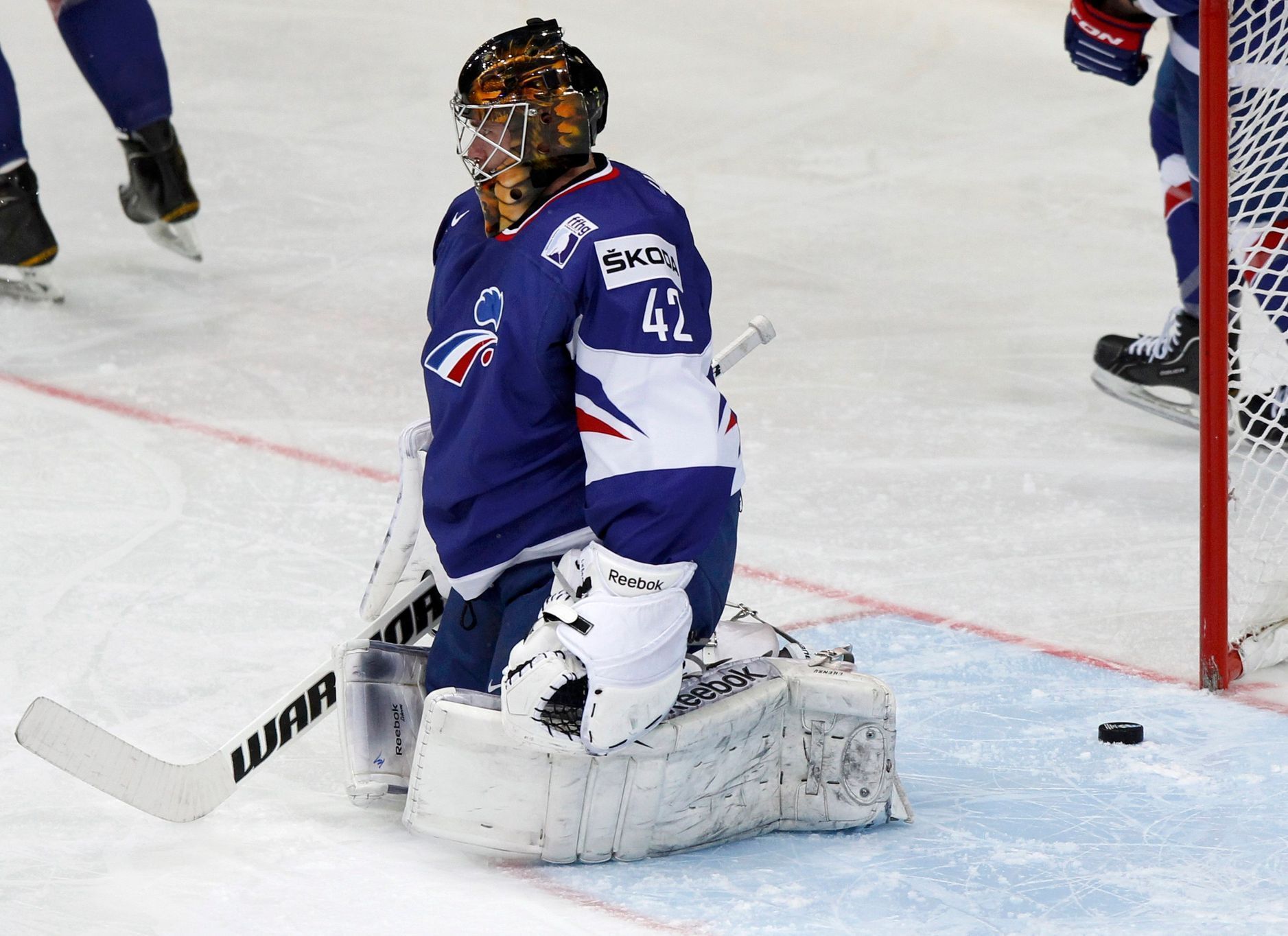 Brankář Lhenry v utkání Kanada - Francie