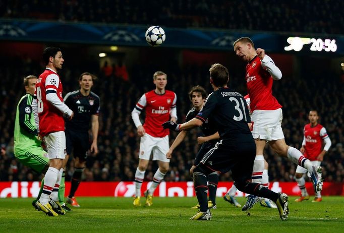 Fotbal, Liga mistrů Arsenal - Bayern: Lukas Podolski (vpravo) dává gól