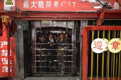 Při neštěstí v čínském dole zemřelo nejméně jedenáct horníků