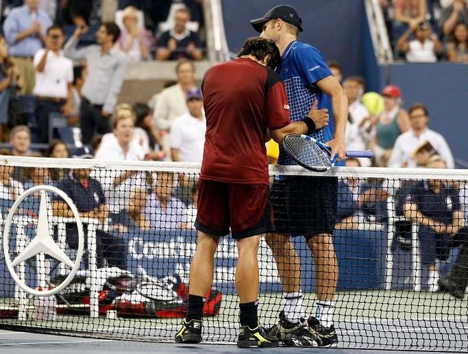 Andy Roddick gratuluje Janku Tipsarevičovi