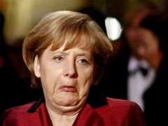 Mnoho důvodů k úsměvu nemá ani německá kancléřka Angela Merkelová