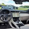 Land Rover 90 Jaguar F-Pace SVR