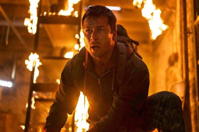 Glen Powell ve filmu Běžící muž.