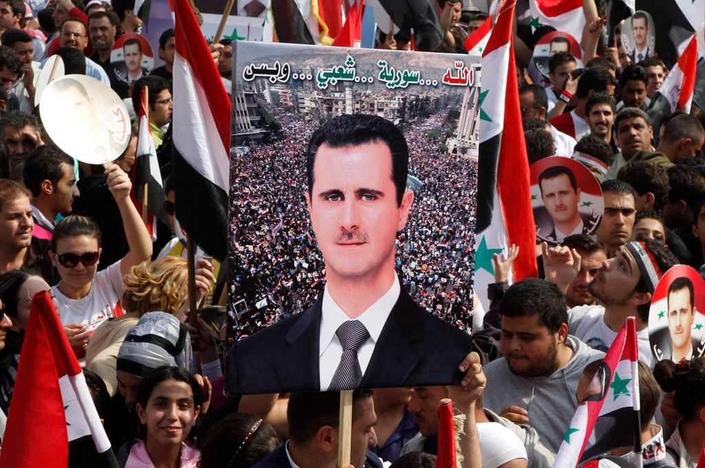 Příznivci diktátora Bašára Asada na demonstraci v Damašku