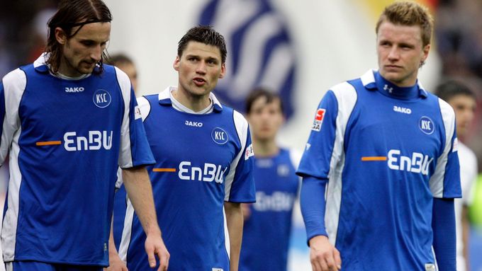 Hráči Karlsruhe jsou sice dál poslední, ale nečekaná výhra proti Leverkusenu znovu posílila jejich naděje na záchranu.
