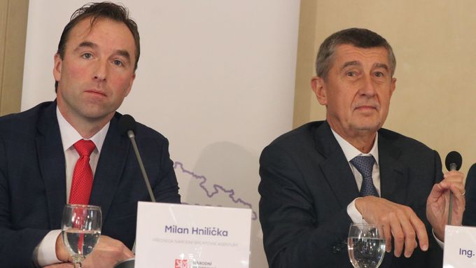 Premiér Andrej Babiš a předseda Národní sportovní agentury Milan Hnilička při prezentaci agentury