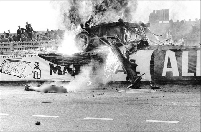 Tragédie na automobilové závodě Le Mans si v roce 1955 vyžádala 83 lidských životů.