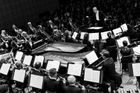 Snímek ze čtvrtečního koncertu České filharmonie pod taktovkou Davida Robertsona.