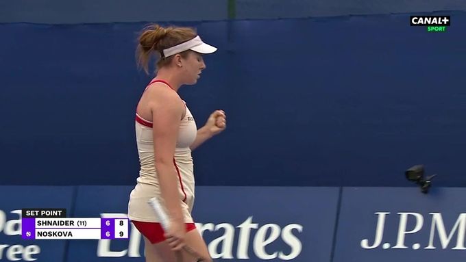 Sestřih zápasu Lindy Noskové s Ruskou Dianou Šnajderovou v druhém kole turnaje v Dubaji