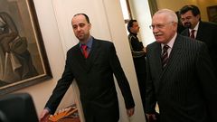 Václav Klaus přichází do Senátu