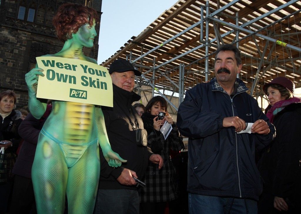 Protest proti stahování zvířat z kůže