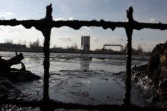 Kraj testuje ropné kaly dovážené z ostravských lagun