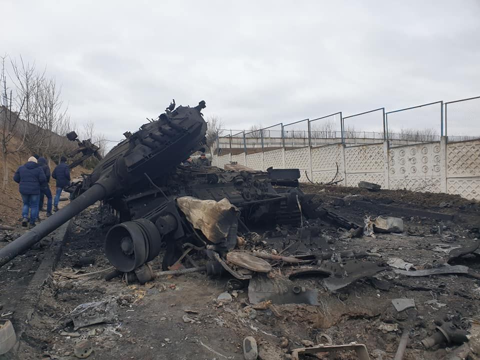Zničená ruská technika nedaleko Sumy. V oblasti stále operuje ukrajinská armáda i oddíly domobrany.