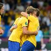 Švédští fotbalisté Jonas Olsson, Olof Mellberg a Anders Svensson slaví druhý gól v síti Angličanů ve skupině D na Euru 2012