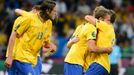 Švédští fotbalisté Jonas Olsson, Olof Mellberg a Anders Svensson slaví druhý gól v síti Angličanů ve skupině D na Euru 2012.