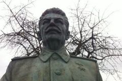 Na Bazoši prodává bronzové sochy Stalina a Lenina. Získal jsem je od sběratele, říká Milan