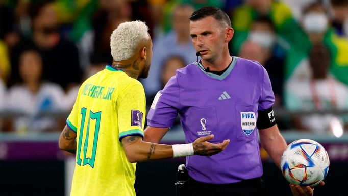 Soccer Football - FIFA World Cup Qatar 2022 - Quarter Final - Croatia v Brazil - Education City Stadium, Doha, Qatar - December 9, 2022 Brazil's Neymar remonstrates with