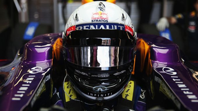 Sebastian Vettel opanoval v Melbourne oba páteční tréninky.