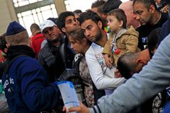 V Maďarsku se vzbouřily tři stovky běženců, stěžují si na špatné podmínky a pomalé azylové řízení