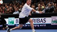 Když musel McEnroe vzdát, Lendl prohrával 6:3 v systému hraném do osmi vítězných her.