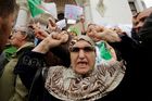 Nemocný alžírský prezident se vrátil do vlasti, protesty proti němu pokračují