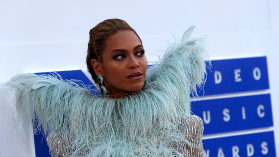 Obrazem: Beyoncé ovládla ceny MTV. Pózovala i s matkami zastřelených černochů