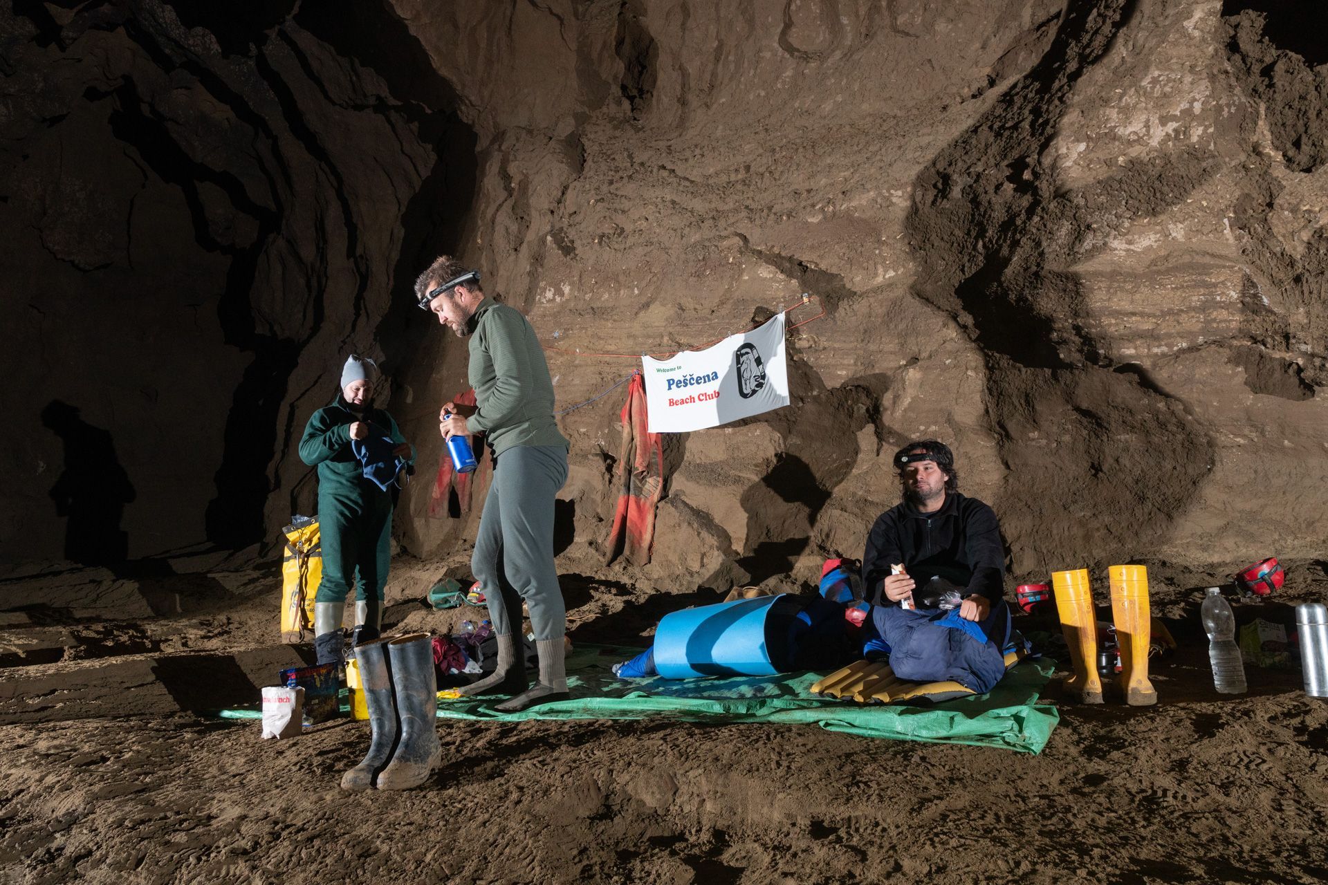 Petr Šimon Janíček: čeští speleologové zkoumají slovinskou jeskyni Kačna jama