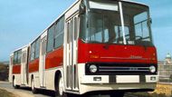 Ikarus 280.11 v provedení pro Polsko se čtyřmi páry bočních dveří.