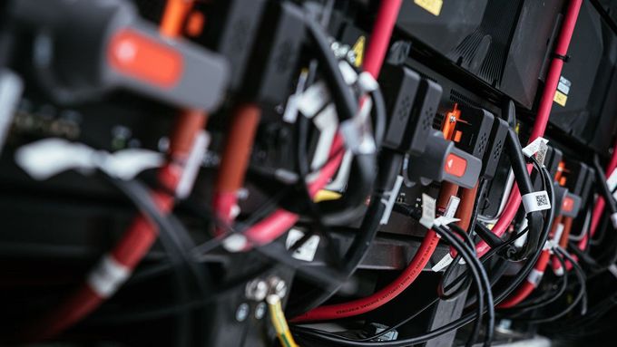 Wattstor nabízí systémy bateriových úložišť, které splňují náročné podmínky certifikace pro poskytování podpůrných služeb pro stabilizaci sítě.