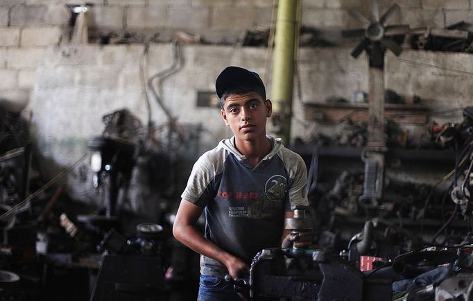 MIDEAST-GAZA-CHILD-LABOR (130604) -- Gaza, June 4, 2013 -- A Palestinian boy works at a garage for repairing cars in Gaza city on June 4, 2013. Many boys left school to work in many different jobs to support their families. Child labor is widespread in the Gaza Strip because of the high rates of poverty.