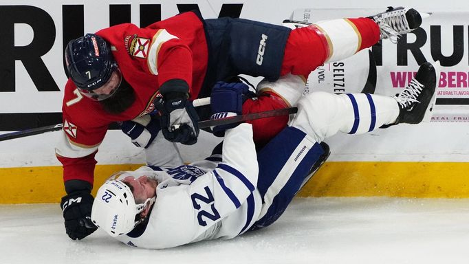 Radko Gudas a Jake McCabe