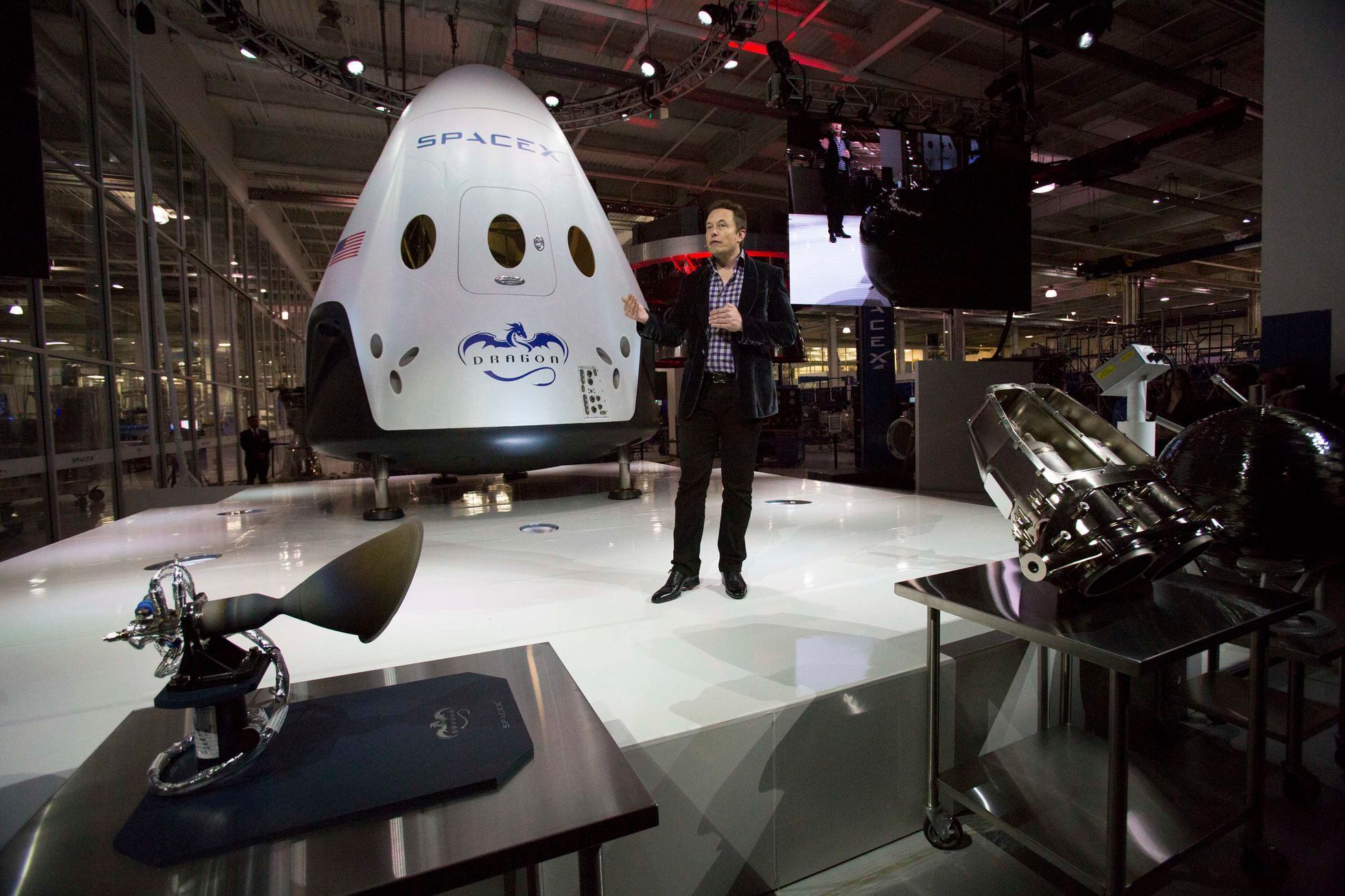 Space X představila Dragon 2