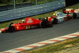Prost nevydržel tlak vzájemného soupeření v jedné stáji a odešel do Ferrari. A znovu v Suzuce došlo ke kolizi, tentokrát hned v první zatáčce po startu. Teď to ovšem zajistilo korunu pro Sennu, který "bodyček" zosnoval.