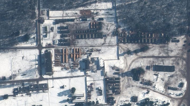 Nové satelitní snímky: U Ukrajiny je ještě víc ruských vojáků včetně polní nemocnice; Zdroj foto: Reuters