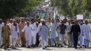 Protesters shout slogans as they march towards the U.S. embassy during an anti-America rally to mark the"Day of Love" in Islamabad September 21, 2012. Pakistan has declared Friday a "Day of Love for the Prophet Mohammad". Critics of the unpopular government said it was pandering to Islamist parties. Protesters took to the streets of the Pakistani city of Peshawar, an old frontier town on the main road to Afghanistan, and torched two cinemas and clashed with riot police who tried to disperse them with teargas. REUTERS/Mian Khursheed (PAKISTAN - Tags: CIVIL UNREST POLITICS RELIGION) Published: Zář. 21, 2012, 12:38 odp.