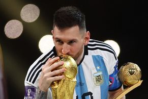 Nejlepší fotky z Kataru: Šťastný Messi, zklamaná Francie i vyzývavá fanynka