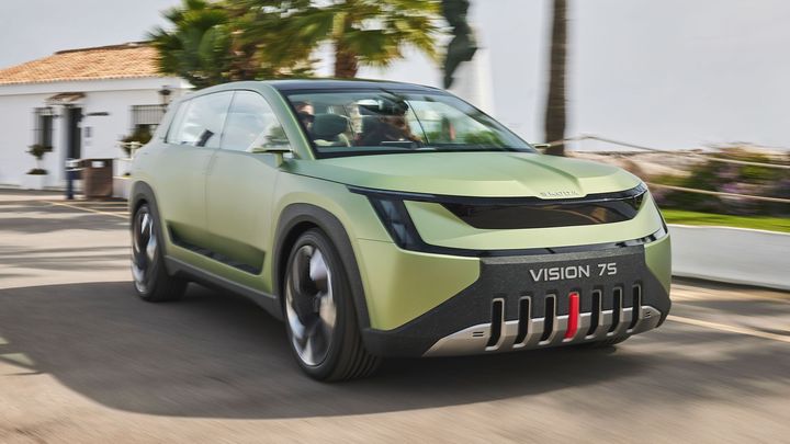 Za volantem nejdražšího konceptu Škody. Vision 7S ukazuje budoucnost nejen elektroaut; Zdroj foto: Škoda Auto