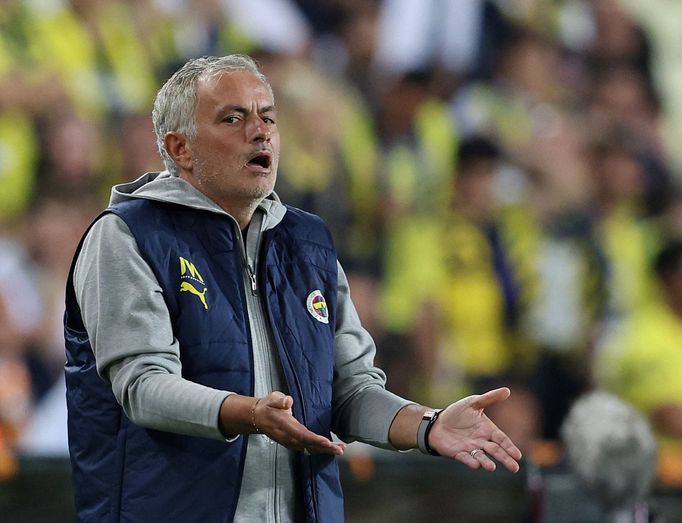 Soccer Football - Europa League - Fenerbahce v Union Saint-Gilloise - Sukru Saracoglu Stadium, Istanbul, Turkey - September 26, 2024 Fenerbahce coach Jose Mourinho reacts