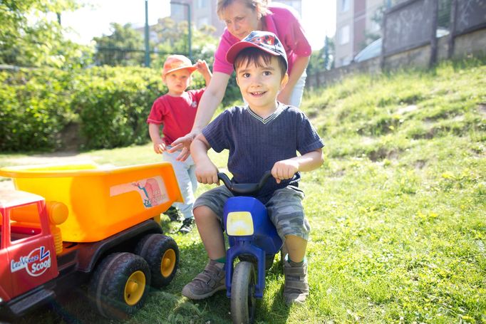 Od roku 2020 mají mít dvouleté děti nárok na místo ve školkách. Některé školky už ale dvouleté přijímají, a říkají: jde to, ale musí se na to jinak.