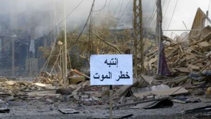 "Vstup zakázán, nebezpečí smrti," říká nápis na jižním předměstí Bejrútu, bombardovaném izraelským letectvem.