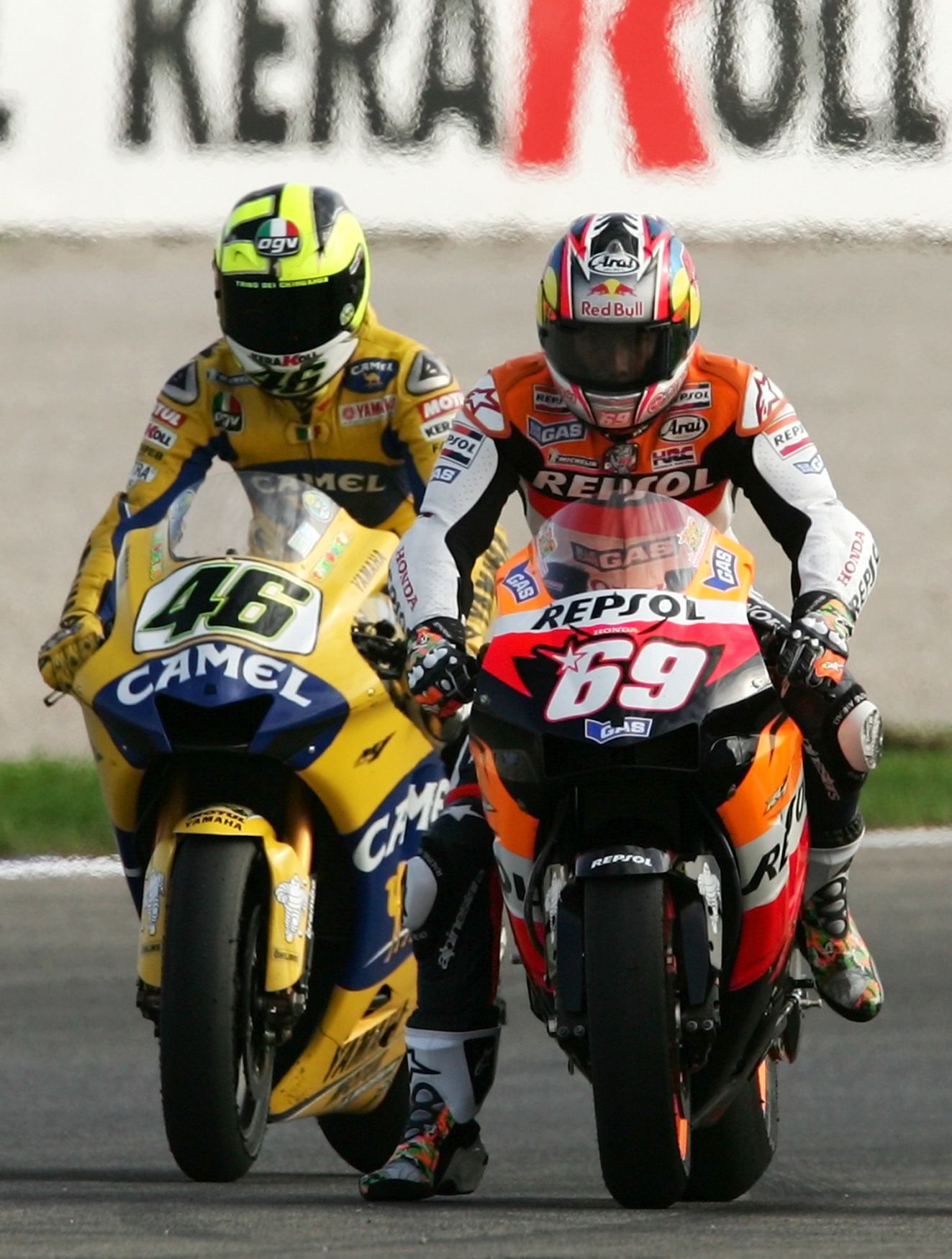 MotoGP: Nicky Hayden (69) a Valentino Rossi - 2006