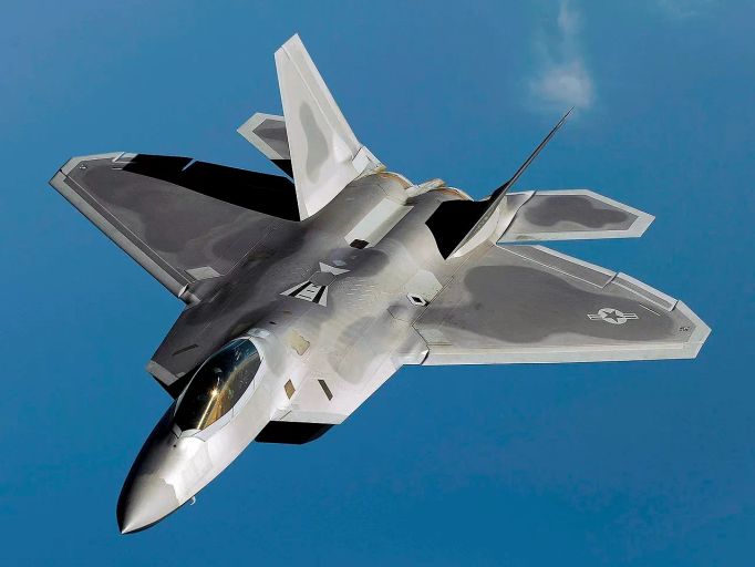 Americká stíhačka F-22 Raptor.