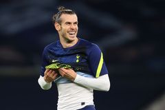 Arsenal vyhrál na Old Trafford, Bale se trefil poprvé po návratu do Tottenhamu