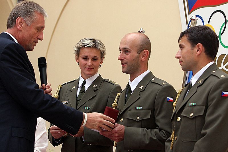 Olympijští medailisté u premiéra Topolánka